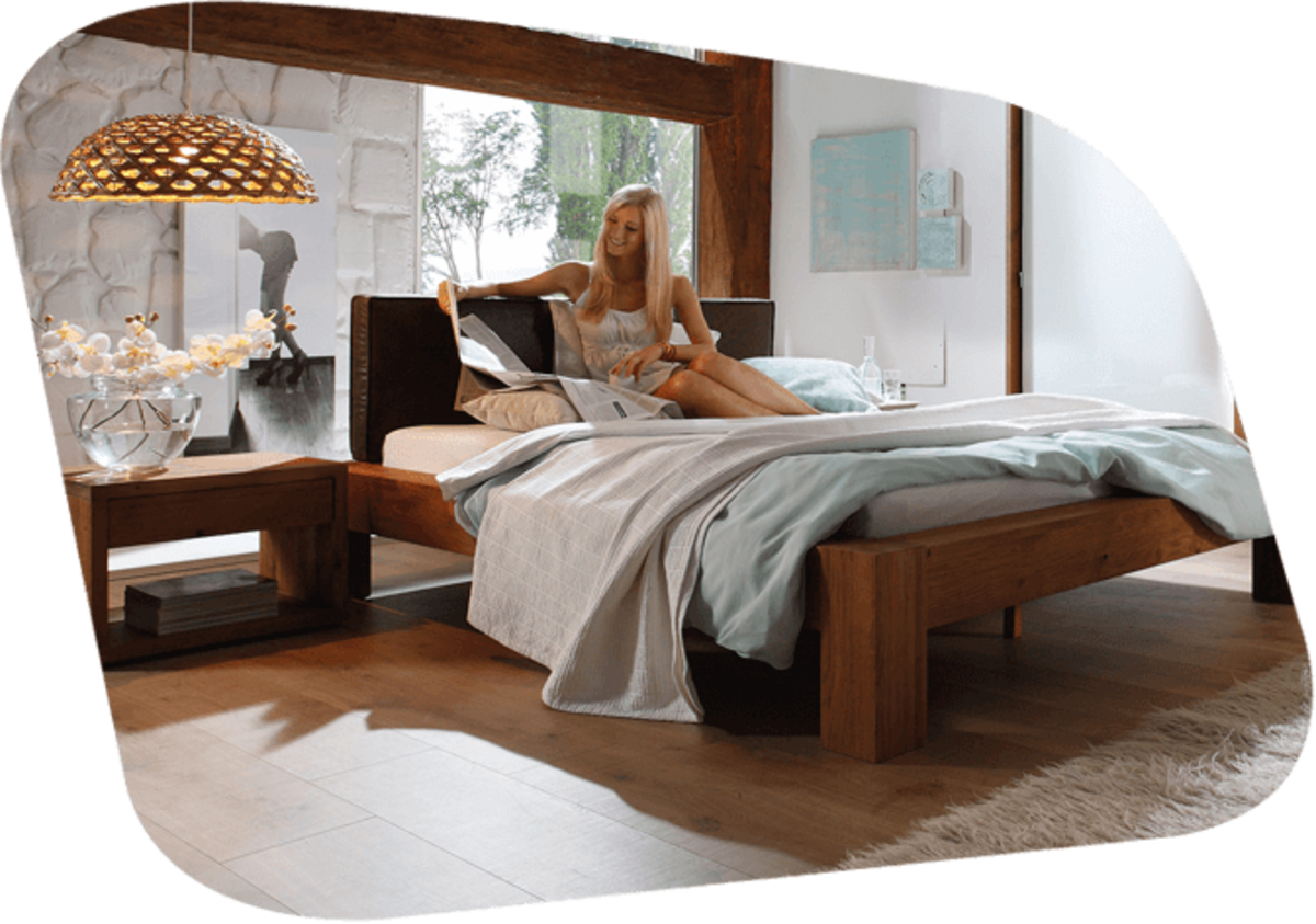 Staud Bett und Beimöbel aus Holz