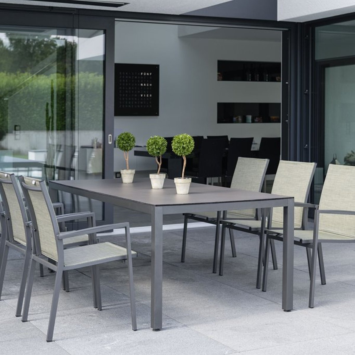 Gartentisch mit 6 Stühlen in dunkelgrau metallic und grünem Bezug